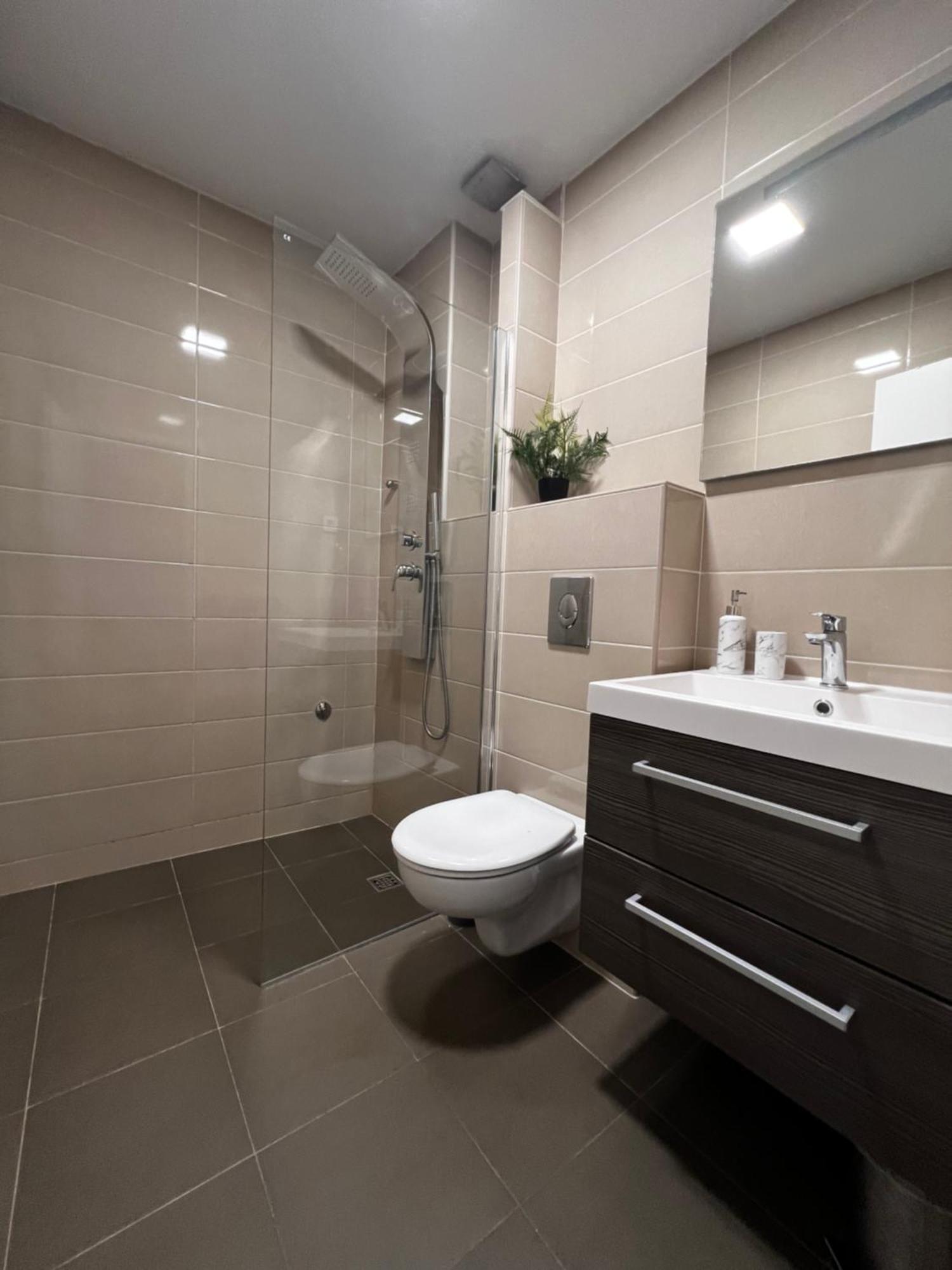 Apartmani Cvitanovic Baška Voda Екстериор снимка