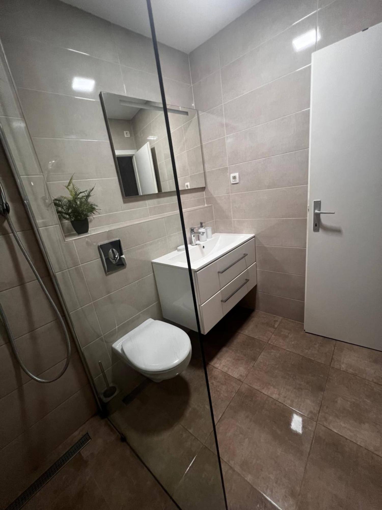 Apartmani Cvitanovic Baška Voda Екстериор снимка