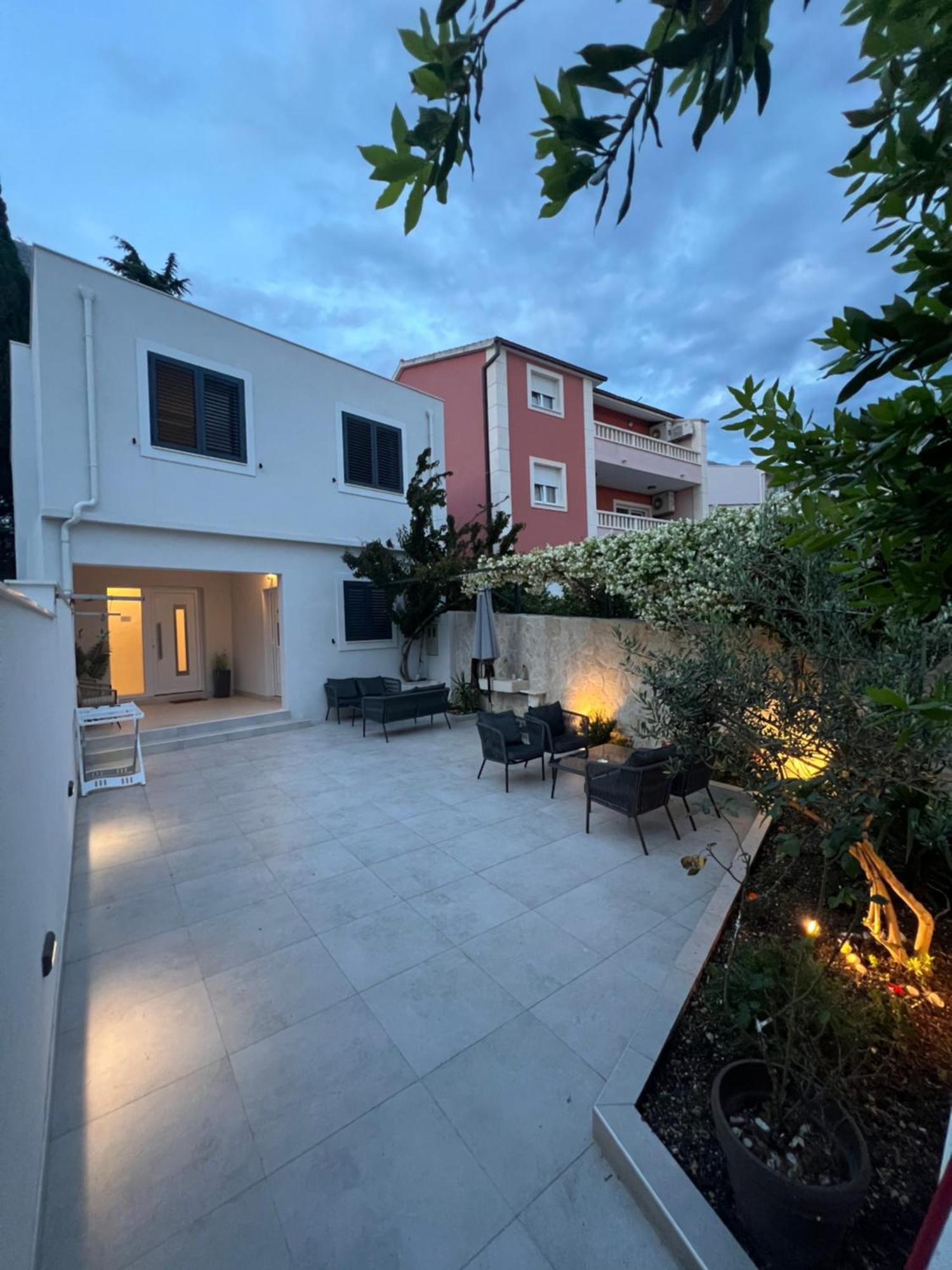 Apartmani Cvitanovic Baška Voda Екстериор снимка